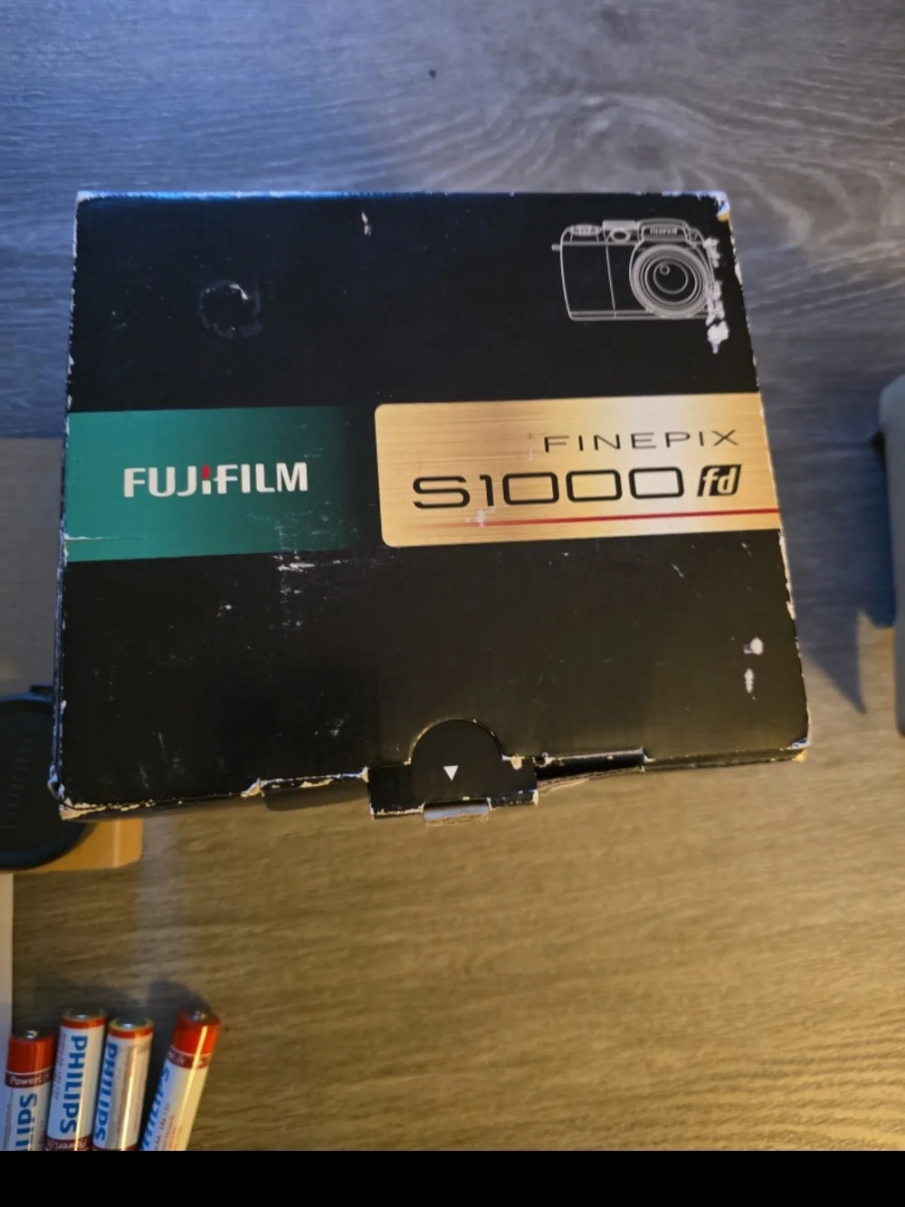 Vintage Fujifilm FinePix S1000fd Compact Camera - Black